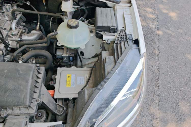 Used Wuling Hongguang New Energy 2025 Extended-Range Hybrid 50 km Standard Version Engine Bay Left
