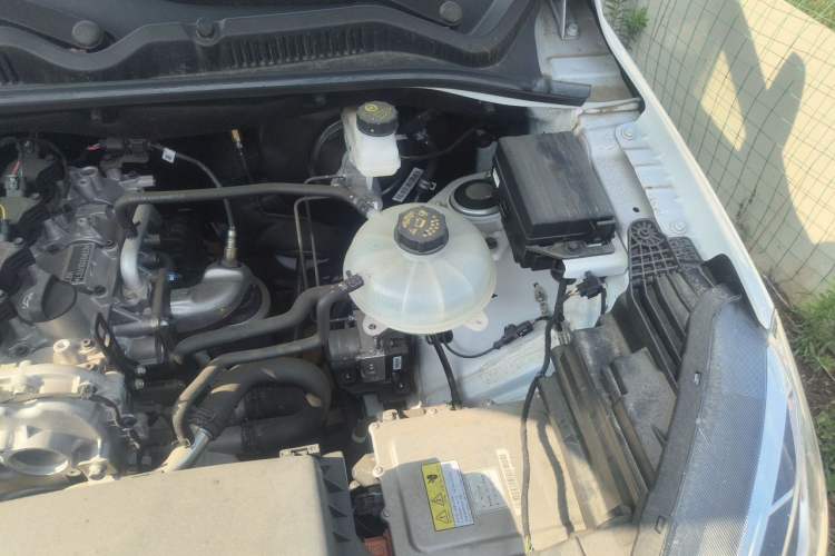 Used Wuling Hongguang New Energy 2025 Extended-Range Hybrid 50 km Standard Version Engine Bay Left