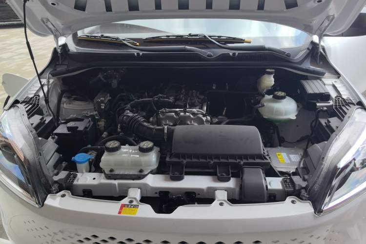 Used Wuling Hongguang New Energy 2025 Extended-Range Hybrid 50KM Comfort Version Engine Bay