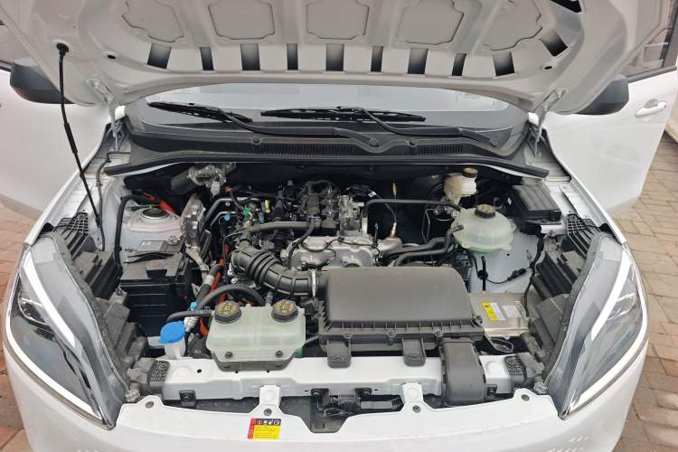 Used Wuling Hongguang New Energy 2025 Extended-Range Hybrid 50KM Comfort Version Engine Bay