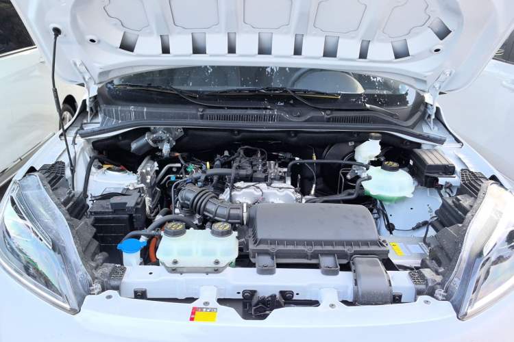 Used Wuling Hongguang New Energy 2025 Extended-Range Hybrid 50 km Utility Version Engine Bay