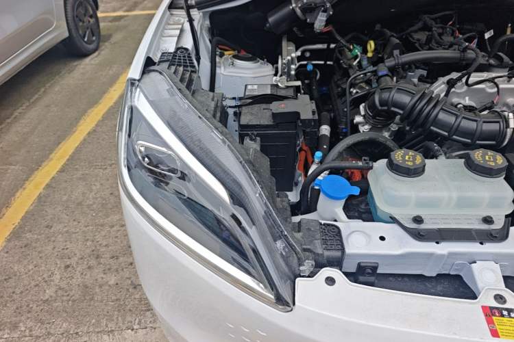 Used Wuling Hongguang New Energy 2025 Model Range-Extending Hybrid 150KM Comfort Edition Engine Bay Right