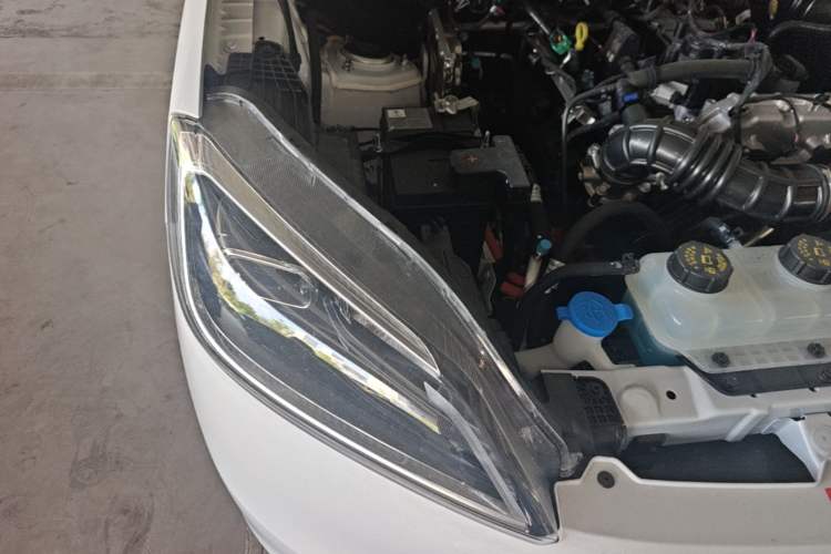 Used Wuling Hongguang New Energy 2025 Model Range-Extending Hybrid 150KM Comfort Edition Engine Bay Right
