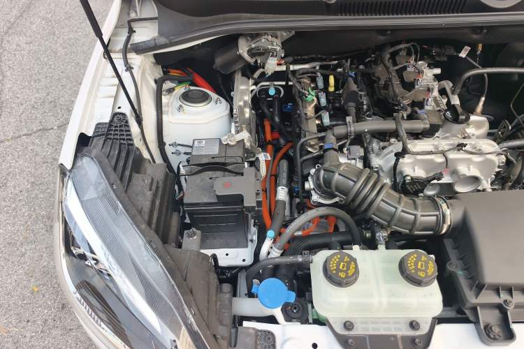 Used Wuling Hongguang New Energy 2025 Extended-Range Hybrid 50 km Standard Version Engine Bay Right