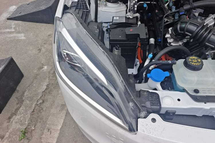 Used Wuling Hongguang New Energy 2025 Model Range-Extending Hybrid 150KM Comfort Edition Engine Bay Right