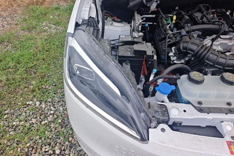 Used Wuling Hongguang New Energy 2025 Model Range-Extending Hybrid 150KM Comfort Edition Engine Bay Right
