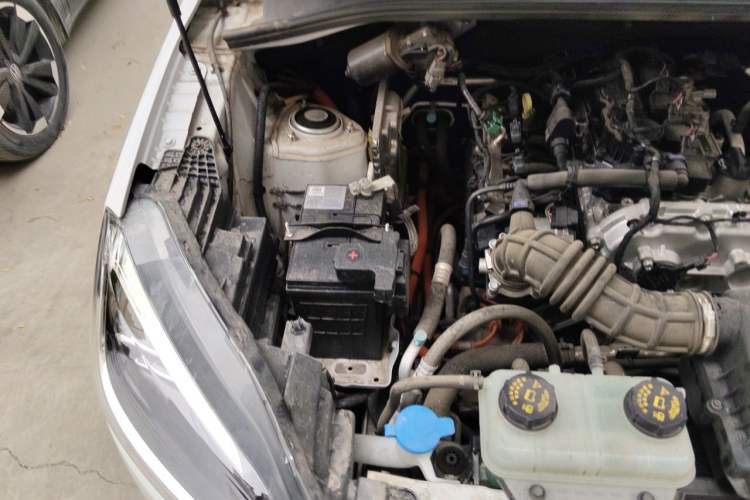 Used Wuling Hongguang New Energy 2025 Extended-Range Hybrid 50 km Standard Version Engine Bay Right