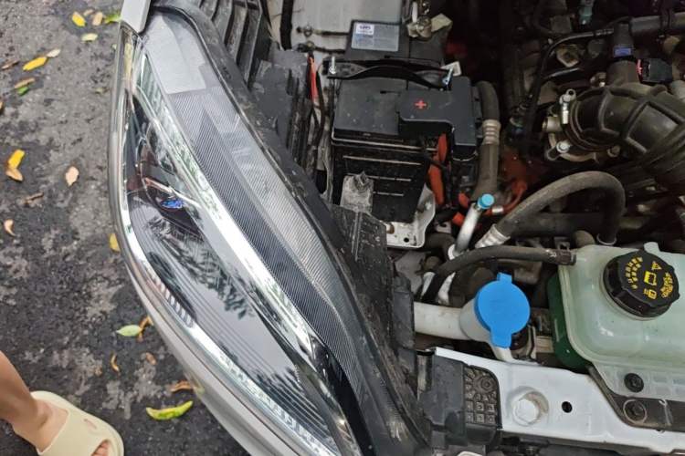Used Wuling Hongguang New Energy 2025 Extended-Range Hybrid 50 km Standard Version Engine Bay Right