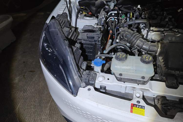Used Wuling Hongguang New Energy 2025 Extended-Range Hybrid 50KM Comfort Version Engine Bay Right