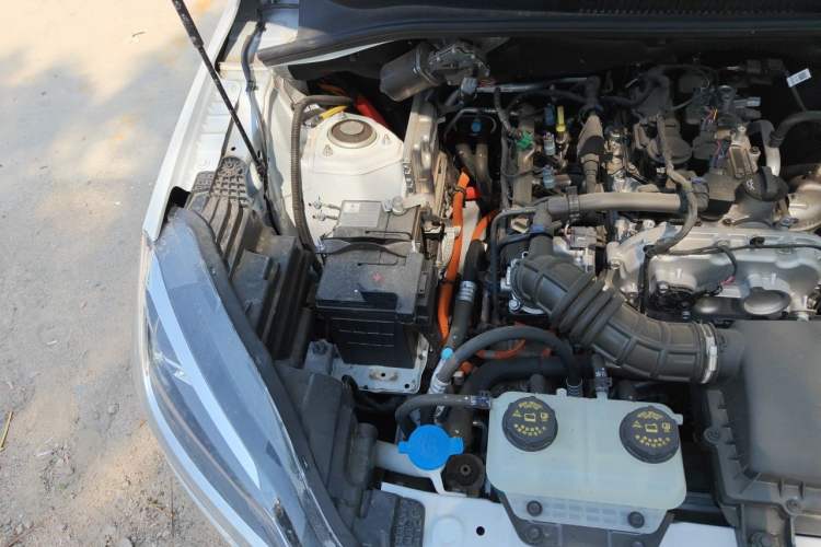 Used Wuling Hongguang New Energy 2025 Model Range-Extending Hybrid 150KM Standard Edition Engine Bay Right