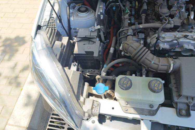 Used Wuling Hongguang New Energy 2025 Extended-Range Hybrid 50 km Utility Version Engine Bay Right