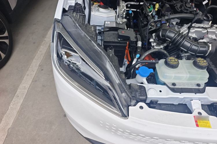 Used Wuling Hongguang New Energy 2025 Model Range-Extending Hybrid 150KM Comfort Edition Engine Bay Right