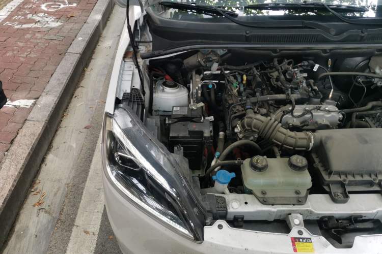 Used Wuling Hongguang New Energy 2025 Extended-Range Hybrid 50 km Standard Version Engine Bay Right