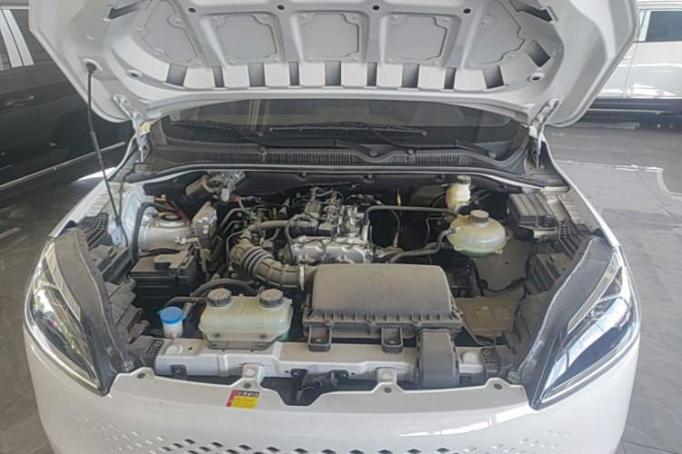 Used Wuling Hongguang New Energy 2025 Extended-Range Hybrid 50KM Comfort Version Engine Bay