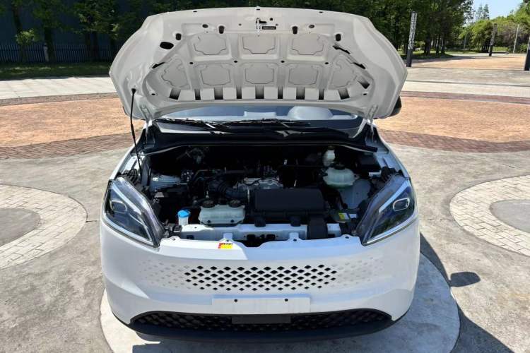 Used Wuling Hongguang New Energy 2025 Extended-Range Hybrid 50KM Comfort Version Engine Bay