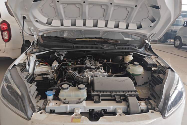 Used Wuling Hongguang New Energy 2025 Extended-Range Hybrid 50KM Comfort Version Engine Bay