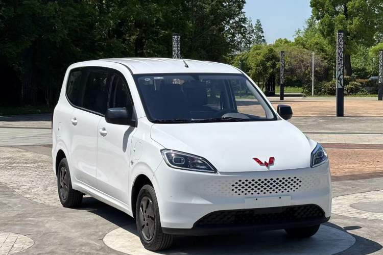 Used Wuling Hongguang New Energy 2025 Extended-Range Hybrid 50KM Comfort Version Exterior 2