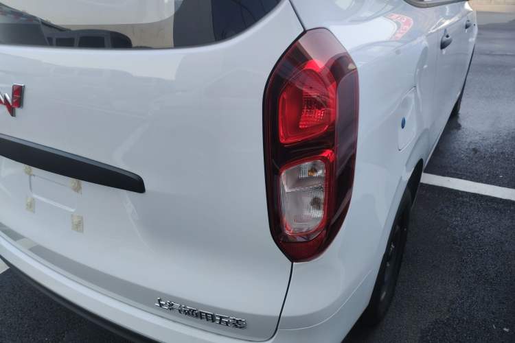 Used Wuling Hongguang New Energy 2025 Extended-Range Hybrid 50 km Standard Version Exterior 2