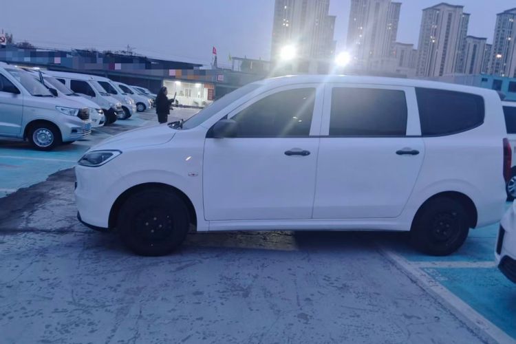 Used Wuling Hongguang New Energy 2025 Extended-Range Hybrid 50 km Standard Version Exterior 3