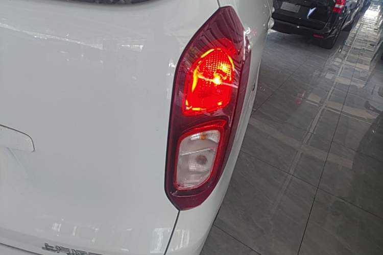 Used Wuling Hongguang New Energy 2025 Extended-Range Hybrid 50KM Comfort Version Exterior 3