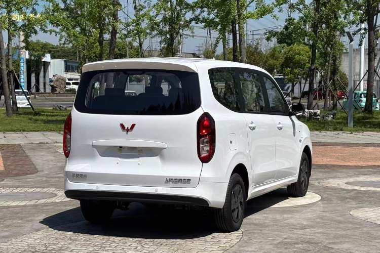 Used Wuling Hongguang New Energy 2025 Extended-Range Hybrid 50KM Comfort Version Exterior 4