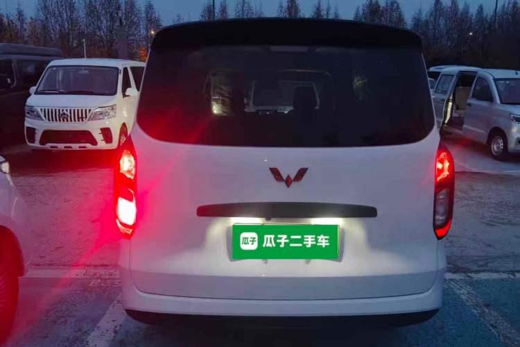 Used Wuling Hongguang New Energy 2025 Extended-Range Hybrid 50 km Standard Version Exterior 4