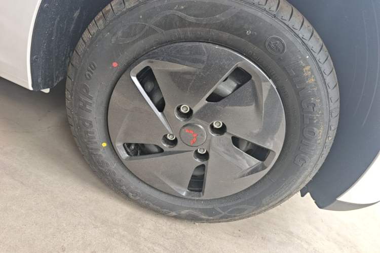 Used Wuling Hongguang New Energy 2025 Model Range-Extending Hybrid 150KM Comfort Edition Exterior 4