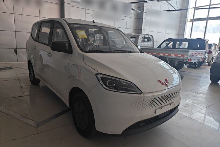 Used Wuling Hongguang New Energy 2025 Extended-Range Hybrid 50KM Comfort Version Front Right 45 Deg