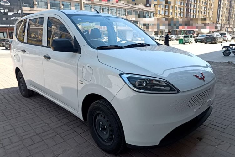 Used Wuling Hongguang New Energy 2025 Extended-Range Hybrid 50 km Utility Version Front Right 45 Deg