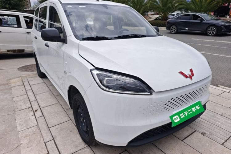 Used Wuling Hongguang New Energy 2025 Extended-Range Hybrid 50 km Standard Version Front Right 45 Deg