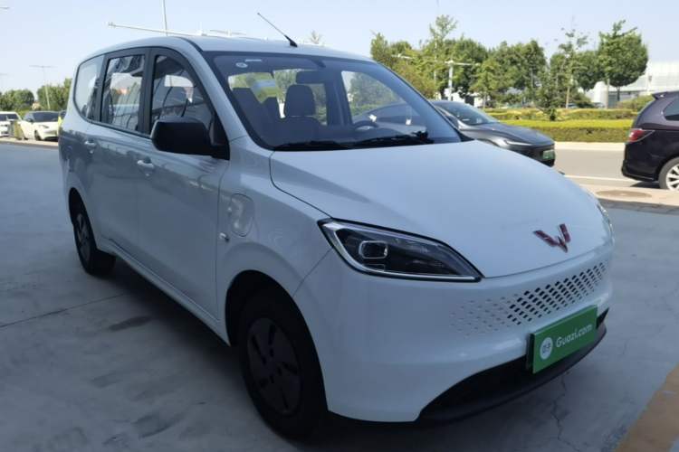 Used Wuling Hongguang New Energy 2025 Extended-Range Hybrid 50KM Comfort Version Front Right 45 Deg
