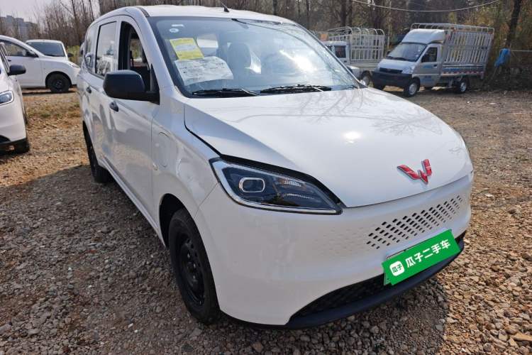 Used Wuling Hongguang New Energy 2025 Extended-Range Hybrid 50 km Standard Version Front Right 45 Deg
