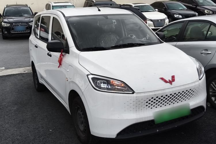 Used Wuling Hongguang New Energy 2025 Extended-Range Hybrid 50 km Utility Version Front Right 45 Deg