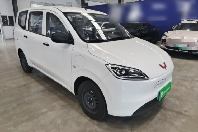 Used Wuling Hongguang New Energy 2025 Extended-Range Hybrid 50 km Standard Version Front Right 45 Deg