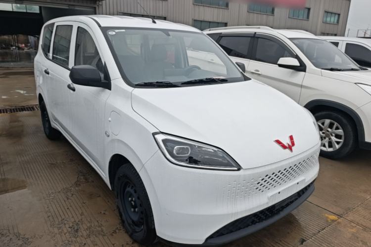 Used Wuling Hongguang New Energy 2025 Extended-Range Hybrid 50 km Standard Version Front Right 45 Deg