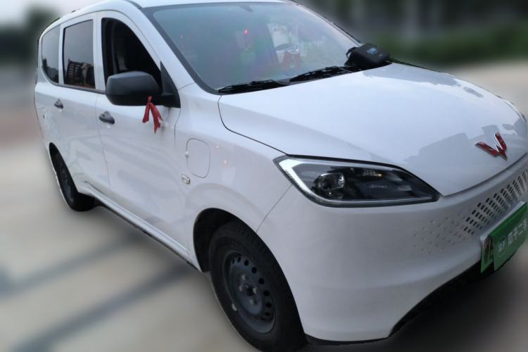 Used Wuling Hongguang New Energy 2025 Extended-Range Hybrid 50 km Standard Version Front Right 45 Deg