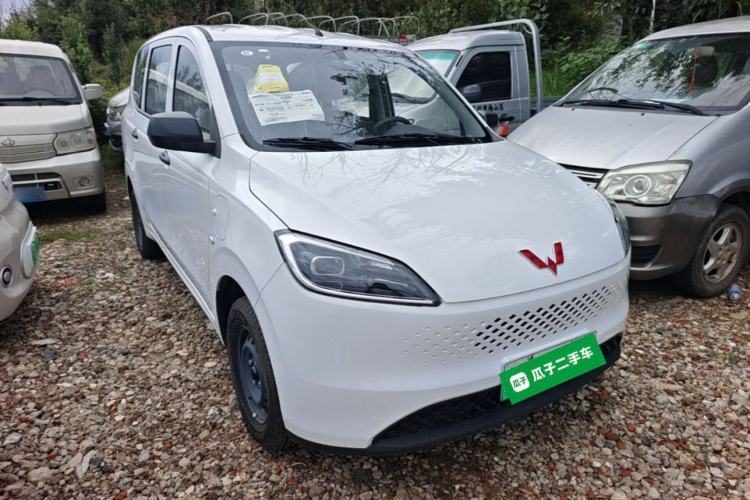 Used Wuling Hongguang New Energy 2025 Extended-Range Hybrid 50 km Standard Version Front Right 45 Deg