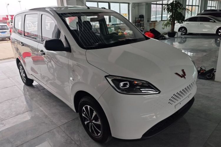 Used Wuling Hongguang New Energy 2025 Extended-Range Hybrid 50 km Standard Version Front Right 45 Deg