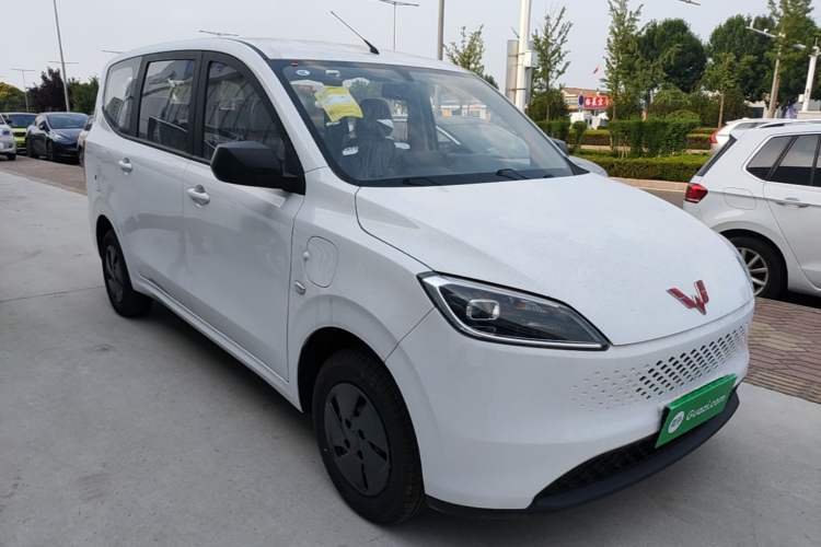 Used Wuling Hongguang New Energy 2025 Extended-Range Hybrid 50KM Comfort Version Front Right 45 Deg