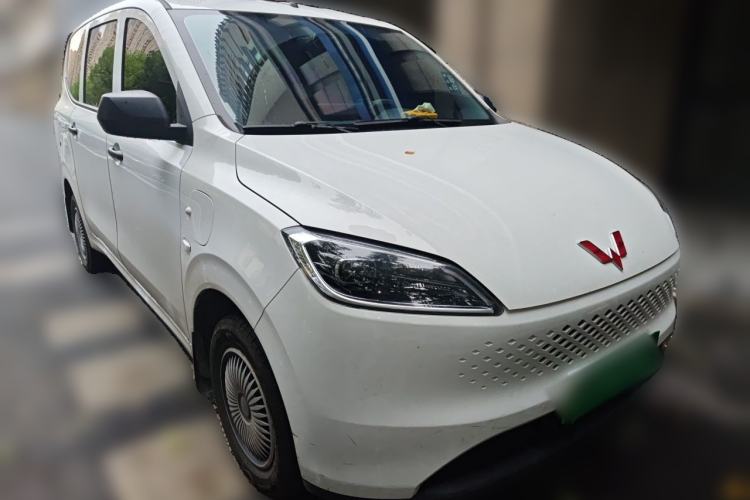 Used Wuling Hongguang New Energy 2025 Extended-Range Hybrid 50 km Standard Version Front Right 45 Deg
