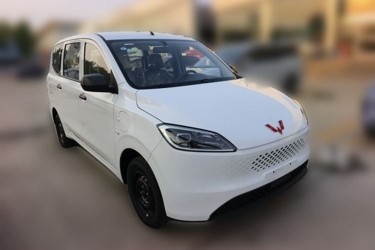 Used Wuling Hongguang New Energy 2025 Extended-Range Hybrid 50 km Utility Version Front Right 45 Deg