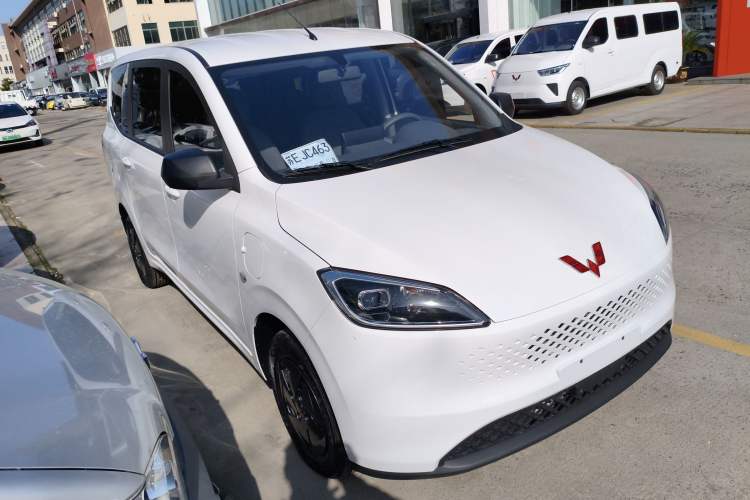 Used Wuling Hongguang New Energy 2025 Extended-Range Hybrid 50KM Comfort Version Front Right 45 Deg