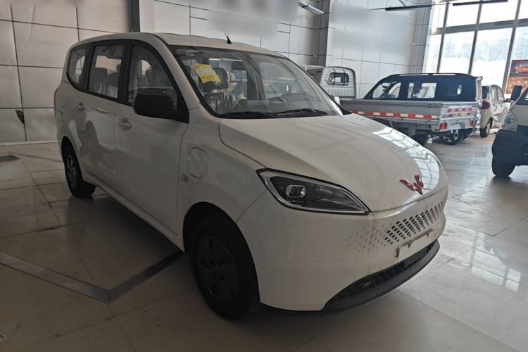 Used Wuling Hongguang New Energy 2025 Extended-Range Hybrid 50KM Comfort Version Front Right 45 Deg