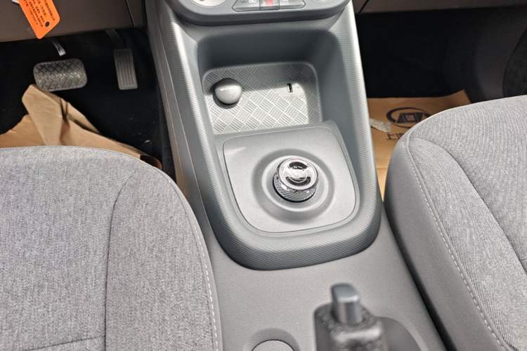 Used Wuling Hongguang New Energy 2025 Extended-Range Hybrid 50 km Standard Version Gear Lever