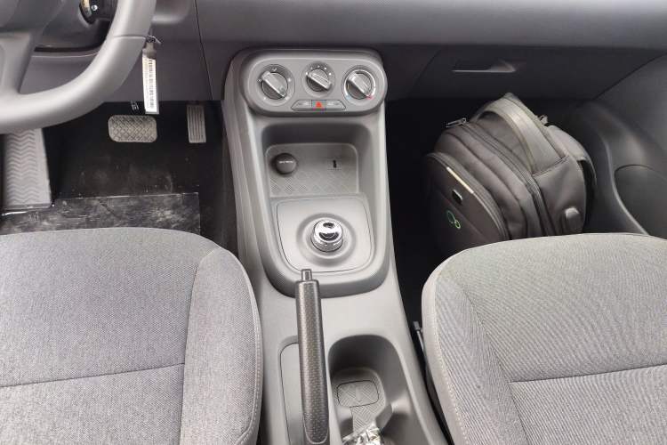 Used Wuling Hongguang New Energy 2025 Extended-Range Hybrid 50KM Comfort Version Gear Lever