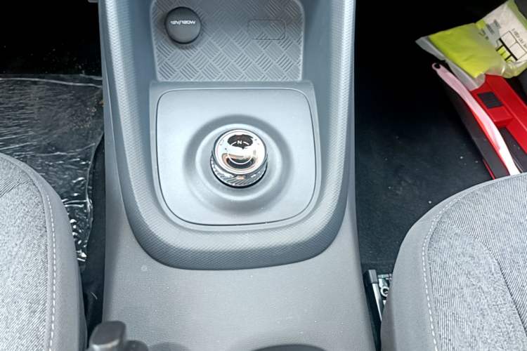 Used Wuling Hongguang New Energy 2025 Extended-Range Hybrid 50 km Utility Version Gear Lever