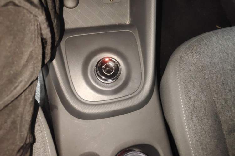 Used Wuling Hongguang New Energy 2025 Extended-Range Hybrid 50KM Comfort Version Gear Lever