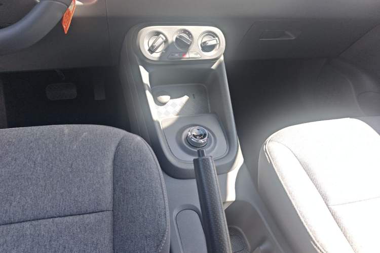Used Wuling Hongguang New Energy 2025 Extended-Range Hybrid 50KM Comfort Version Gear Lever