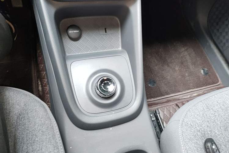 Used Wuling Hongguang New Energy 2025 Extended-Range Hybrid 50KM Comfort Version Gear Lever