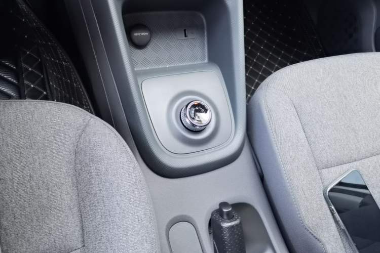 Used Wuling Hongguang New Energy 2025 Extended-Range Hybrid 50KM Comfort Version Gear Lever